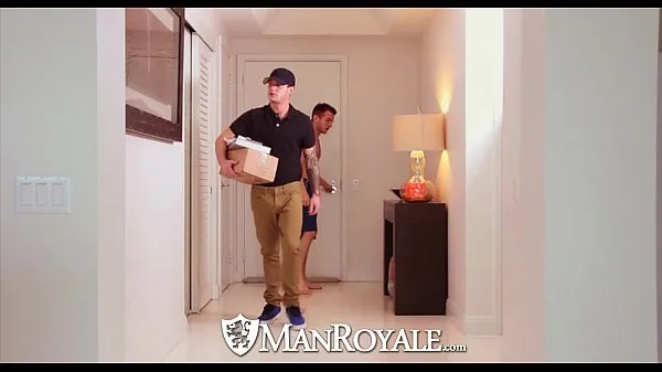 Trubka pohonu HD HD - ManRoyale New fuck toy is tested by the delivery guy