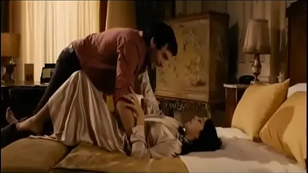 Tubo di azionamento monica bellucci Hot bed espone HD