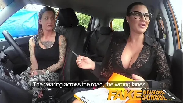 HD Fake Driving School Sexy cinta divertida para novo motorista de peitos grandes acionamento Tube