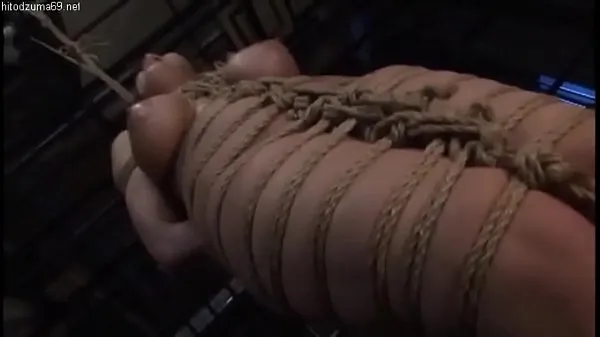 Unidad de Puta asiática sucia en shibari es azotada HD Tube