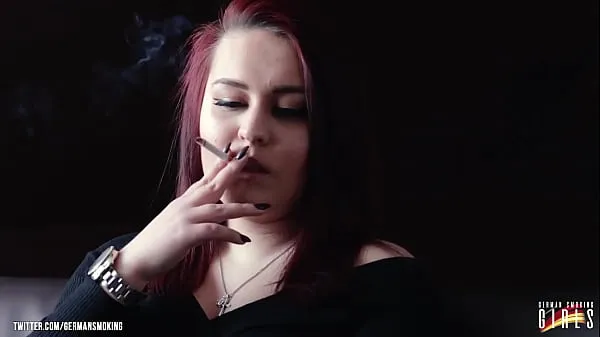 أنبوب محرك German smoking girl - Nicole Trailer عالي الدقة