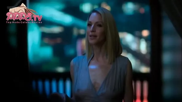 HD Mais recente show de nudez quente de Lisa Chandler Mamas grandes e fullfrontal de Altered Carbon S01e02 Cena de nudez no PPPS.TV acionamento Tube