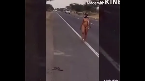 HD Indian daring desi walking nude in public road in daytime drive Tube