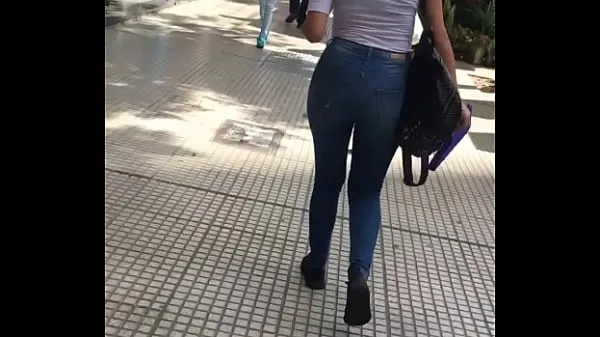 HD Big ass brunette in jeans drive Tabung