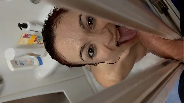 Trubka pohonu HD Spied in the shower with blowjob and final cumshot