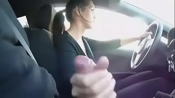 Unidad de Chica conduciendo una polla mientras conduce un coche HD Tube