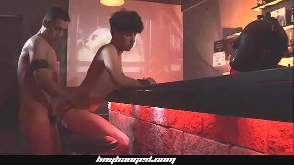 หลอดไดรฟ์ HD Boy Banged - Bareback Fucks Boy In Gay Bar