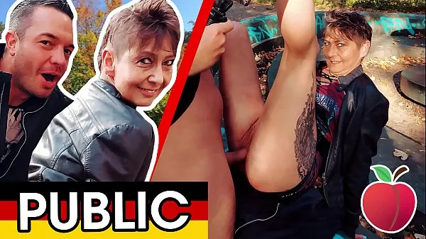 Tube d’entraînement HD Une mamie allemande bizarre ▼ MILF ▼ Rubina prend une grosse bite en public