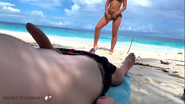 HD Strandbaby reitet den Hahn eine paradiesische Insel Laufwerk Tube