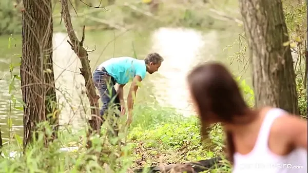 Unidad de Naomi Bennet en la naturaleza HD Tube