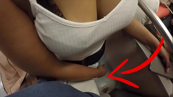 Tube d’entraînement HD Une MILF blonde inconnue aux gros seins a commencé à toucher ma bite dans le métro! Cela s'appelle le sexe vêtu