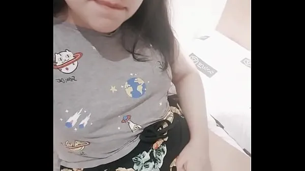 Elektrónková jednotka HD Cute petite girl records a video masturbating - Hana Lily