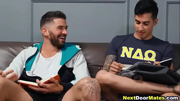 HD guys having gay sex in the dorm sürücü Tüpü