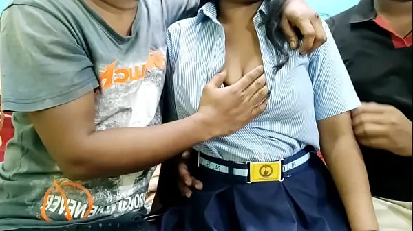 HD Dois garotos trabalharam duro na garota depois de seduzir a garota da faculdade | Mumbai Ashu acionamento Tube