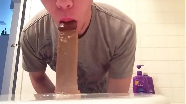 หลอดไดรฟ์ HD Amateur Blonde guy sloppy dildo deepthroat -On now Link in profile