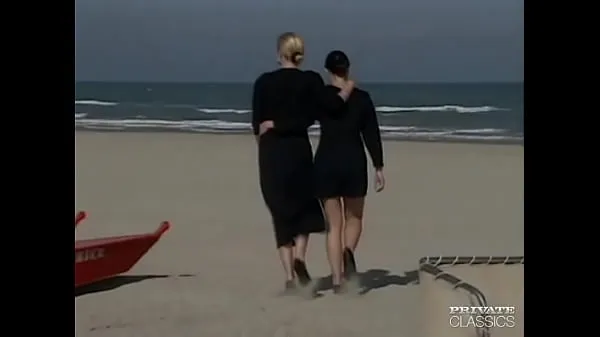 Elektrónková jednotka HD Anita Gyongy and Monika, Lesbians at the Beach