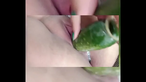 HD-Breaking the pussy with cucumber and showing the cuzim drivrör