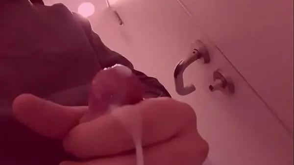 Trubka pohonu HD 18 yo boy drains dick in public toilet