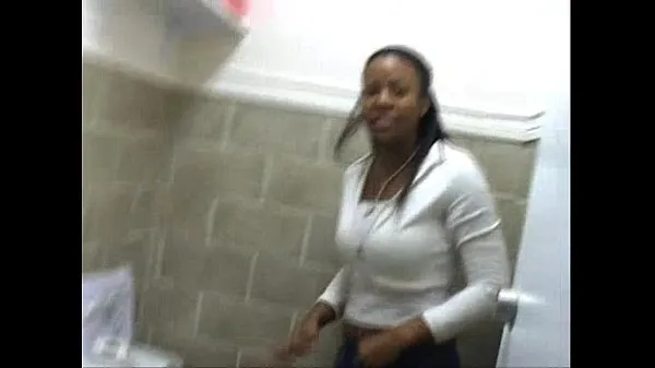 Rura napędowa HD A Few Ghetto Black Girls Peeing On Toilet