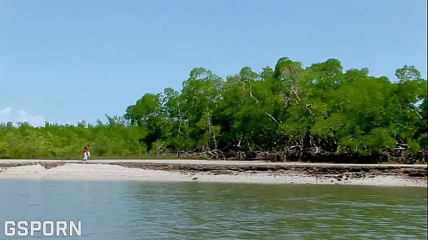 HD Fodendo uma ruiva brasileira sexy na praia acionamento Tube