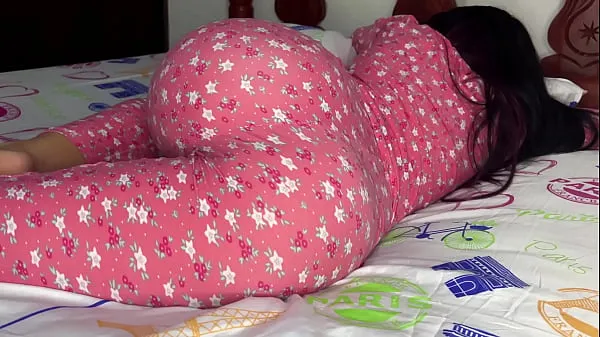HD I can't stop watching my Stepdaughter's Ass in Pajamas - My Perverted Stepfather Wants to Fuck me in the Ass sürücü Tüpü