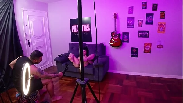 HD Behind the scenes of the recording at the Mattos Movies studio with Alice Drummond - The skinny young girl who loves taking dick in her ass and pussy 驱动管