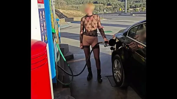 أنبوب محرك Flashing at a petrol station عالي الدقة